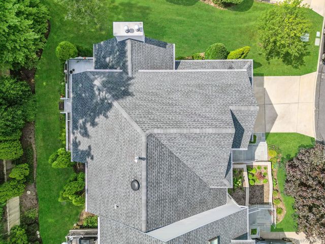 21 Vantage Court, Port Jefferson, NY 11777