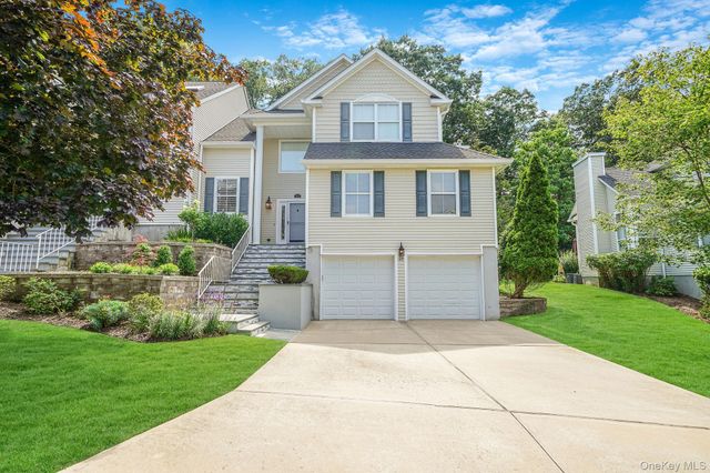 21 Vantage Court, Port Jefferson, NY 11777