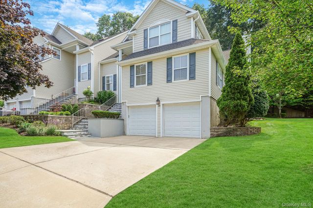 21 Vantage Court, Port Jefferson, NY 11777