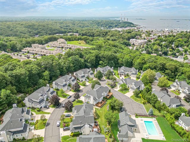 21 Vantage Court, Port Jefferson, NY 11777