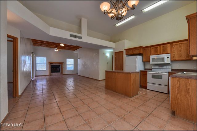 3313 TIERRA ESPADA Drive, El Paso, TX 79938