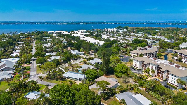 381 SE Edgewood Drive, Stuart, FL 34996