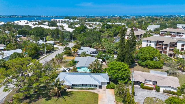 381 SE Edgewood Drive, Stuart, FL 34996