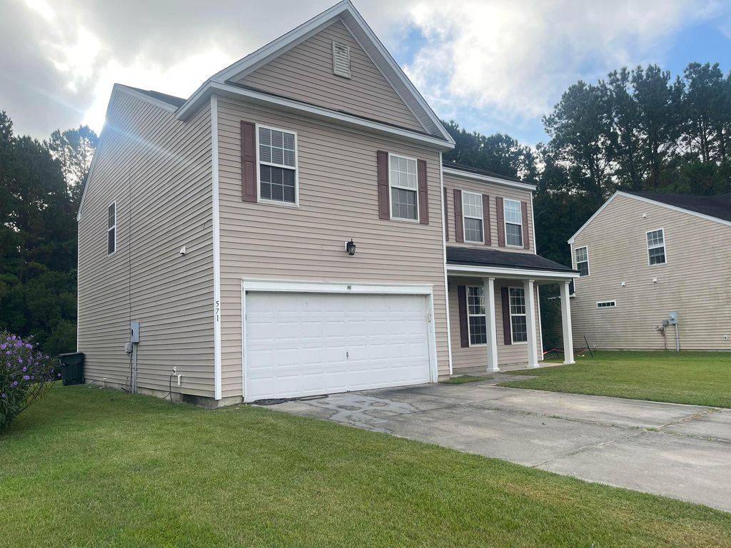 571 English Oak Circle, Moncks Corner, SC 29461