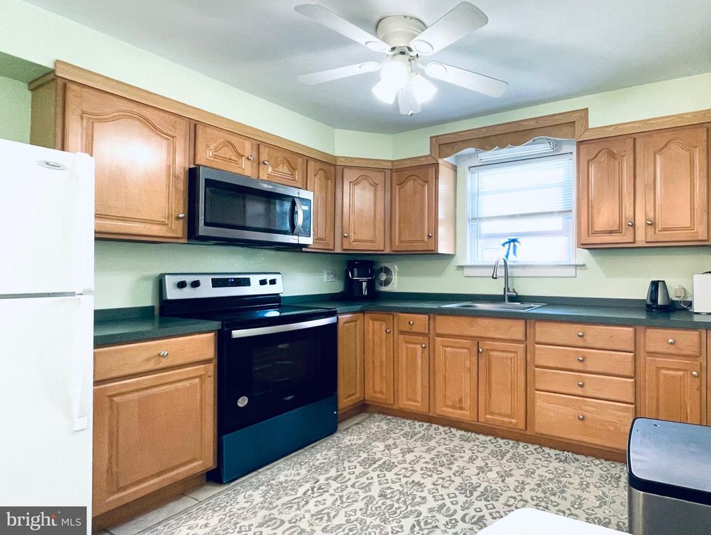 7826 BRIER ST, PHILADELPHIA, PA 19152 — photo 2