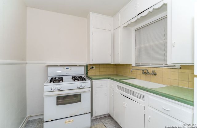 415 Bryn Mawr, San Antonio, TX 78209