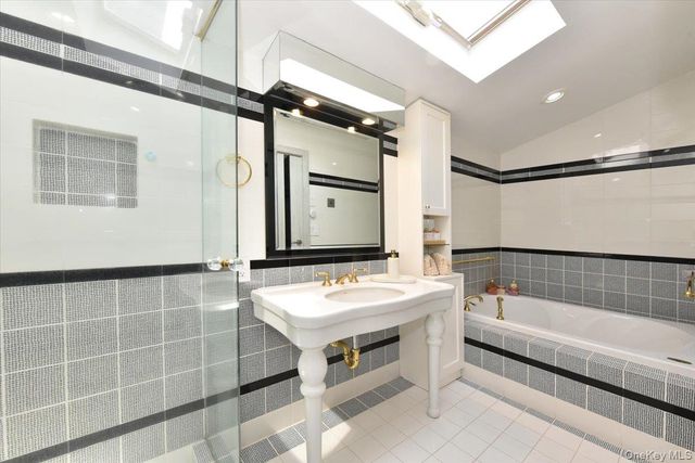 345 Heather Lane, Hewlett Harbor, NY 11557