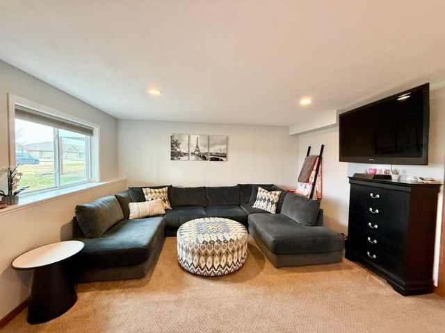 3505 Vaughn Lane, Marion, IA 52302