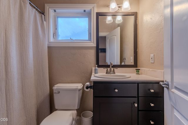 2401 Fox Run, Medford, OR 97504
