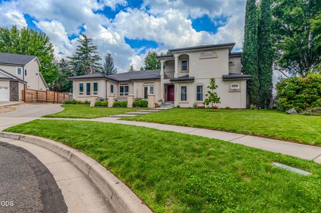 2401 Fox Run, Medford, OR 97504