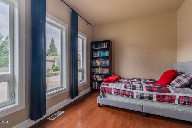 2401 Fox Run, Medford, OR 97504