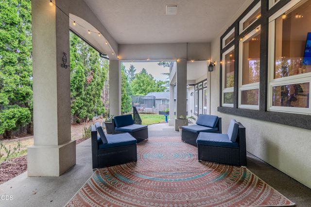 2401 Fox Run, Medford, OR 97504