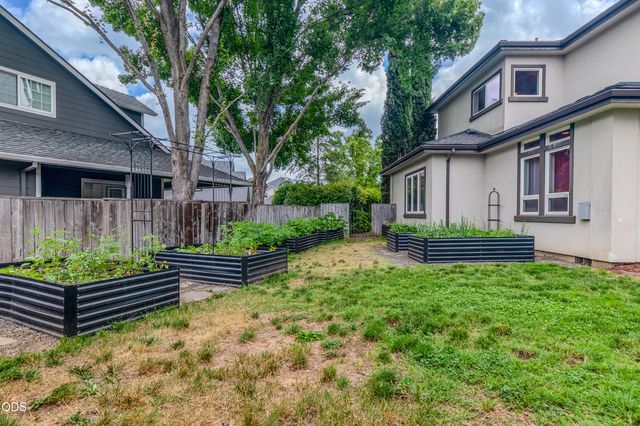 2401 Fox Run, Medford, OR 97504