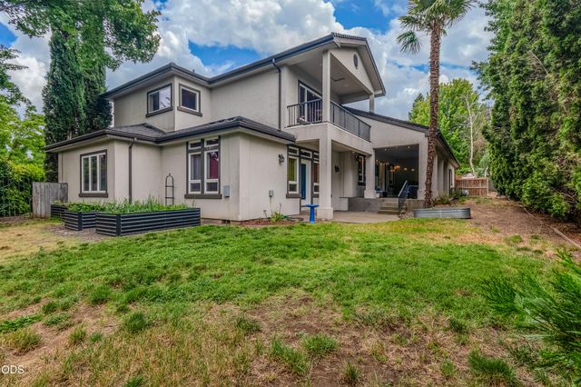 2401 Fox Run, Medford, OR 97504