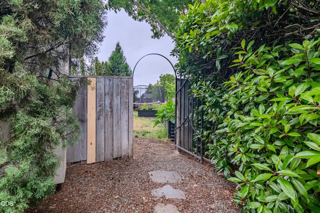 2401 Fox Run, Medford, OR 97504