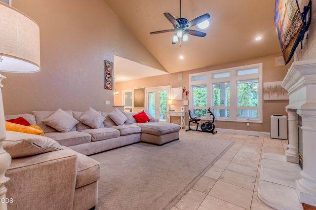 2401 Fox Run, Medford, OR 97504