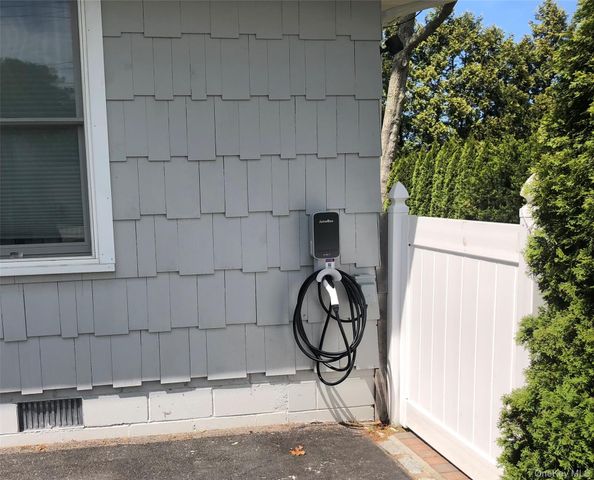 129 Lynncliff Road, Hampton Bays, NY 11946
