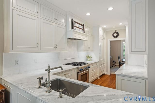527 St Albans Way, Henrico, VA 23229