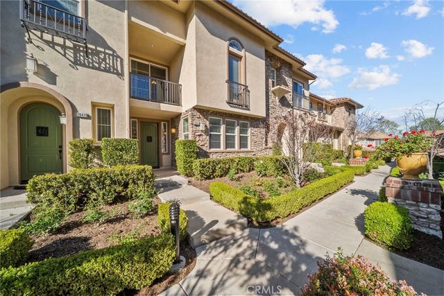 28472 Herrera, Valencia, CA 91354