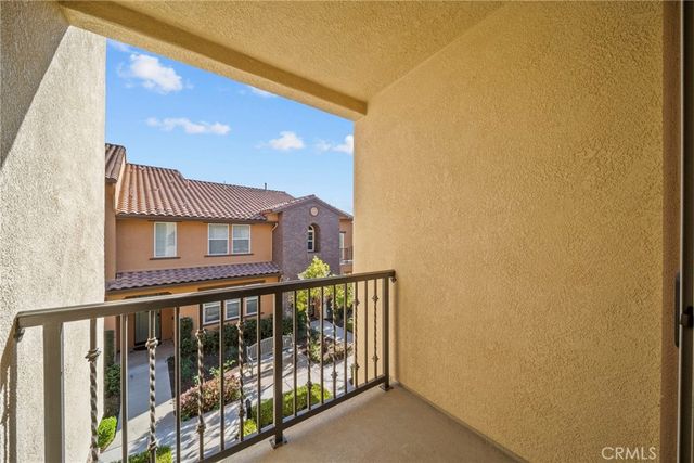 28472 Herrera, Valencia, CA 91354