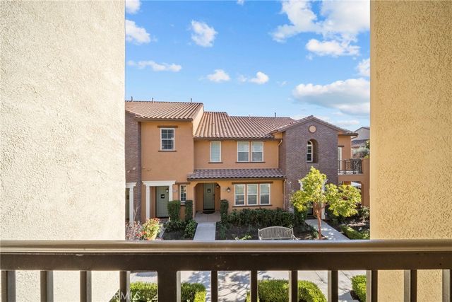 28472 Herrera, Valencia, CA 91354