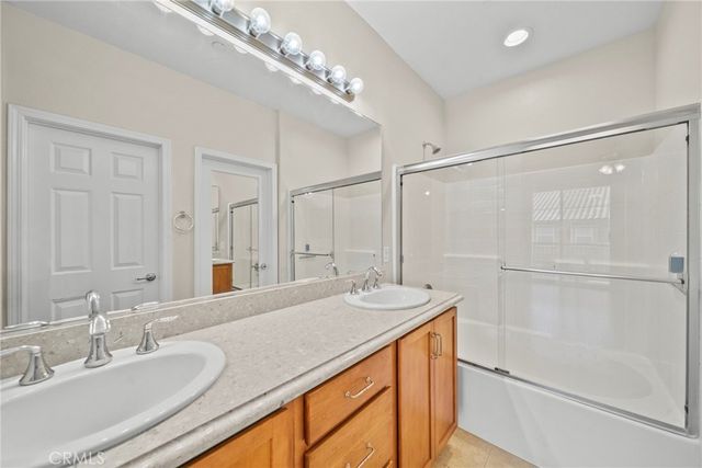 28472 Herrera, Valencia, CA 91354