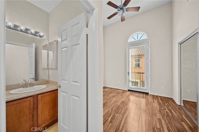 28472 Herrera, Valencia, CA 91354