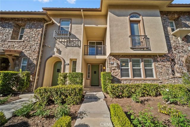 28472 Herrera, Valencia, CA 91354