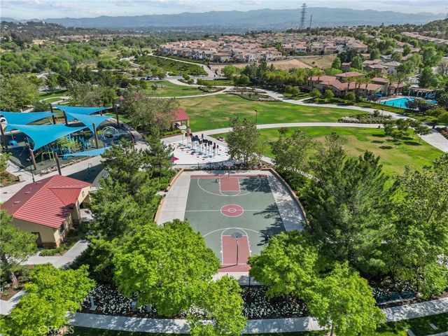 28472 Herrera, Valencia, CA 91354