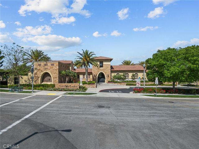 28472 Herrera, Valencia, CA 91354