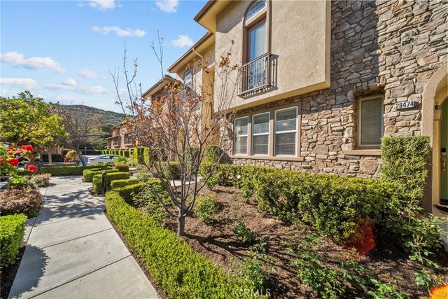 28472 Herrera, Valencia, CA 91354