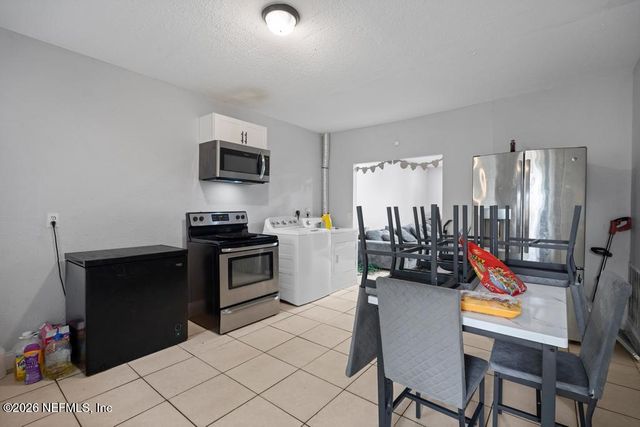 5210 DODGE Road, Jacksonville, FL 32209