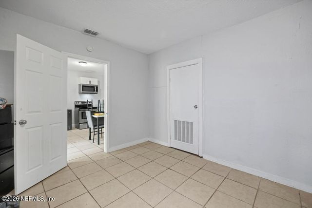 5210 DODGE Road, Jacksonville, FL 32209