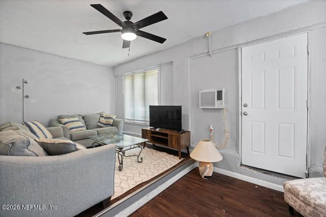 5210 DODGE Road, Jacksonville, FL 32209