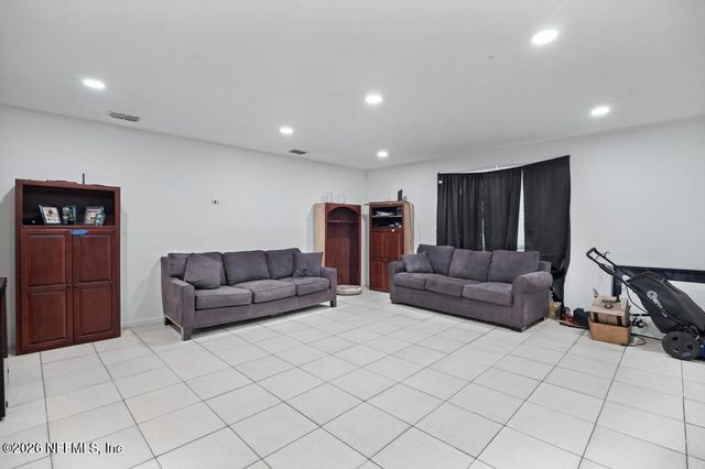 5210 DODGE Road, Jacksonville, FL 32209