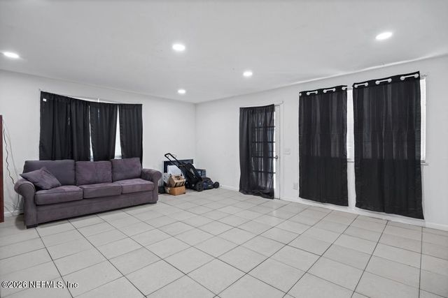 5210 DODGE Road, Jacksonville, FL 32209