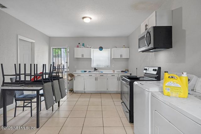 5210 DODGE Road, Jacksonville, FL 32209