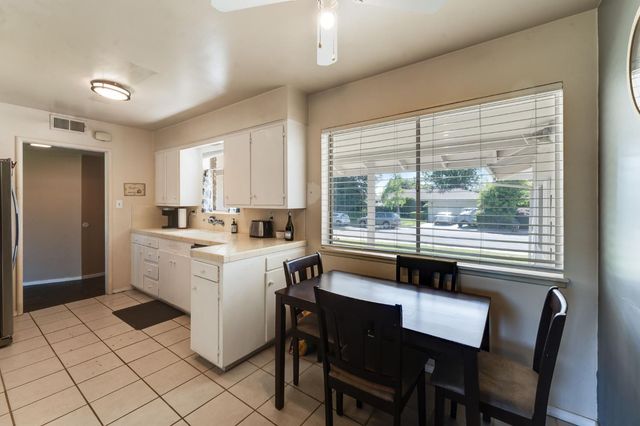 4936 Brookglen Way, Carmichael, CA 95608
