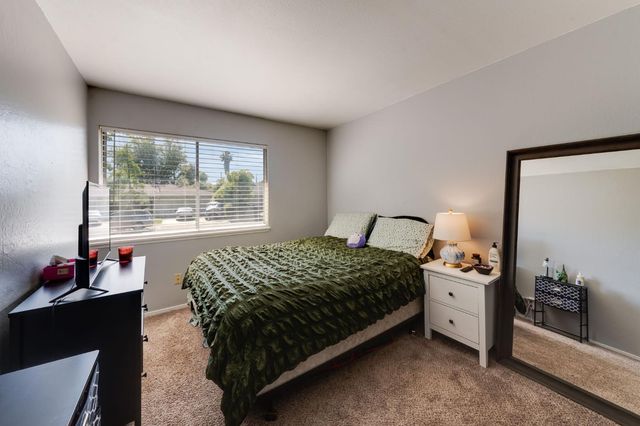 4936 Brookglen Way, Carmichael, CA 95608