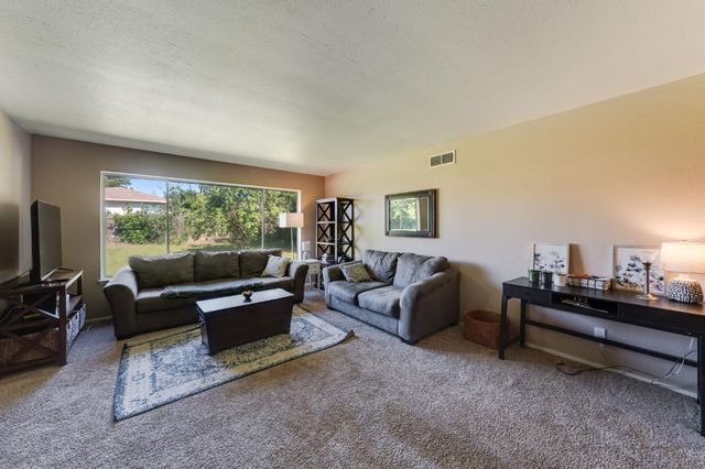 4936 Brookglen Way, Carmichael, CA 95608