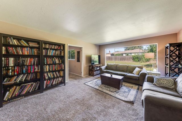 4936 Brookglen Way, Carmichael, CA 95608