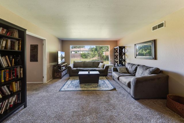 4936 Brookglen Way, Carmichael, CA 95608