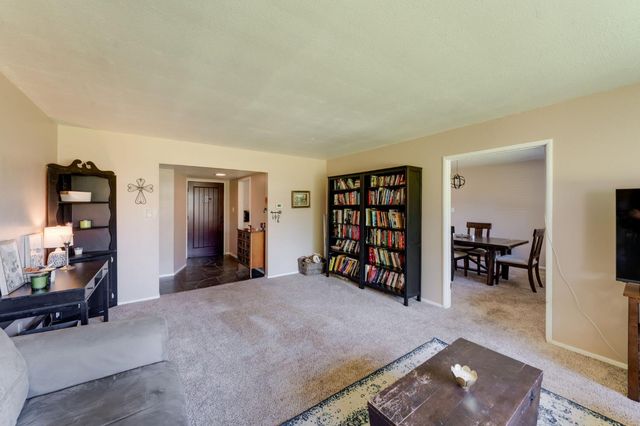 4936 Brookglen Way, Carmichael, CA 95608