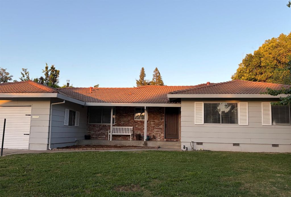 4936 Brookglen Way, Carmichael, CA 95608