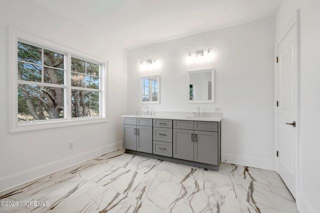 128 Eagle Way, Eatontown, NJ 07724