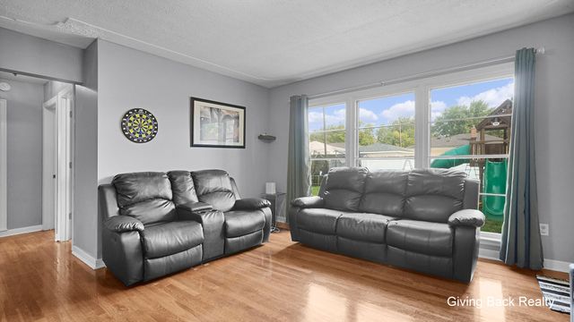 825 Den Hertog Street Sw, City Of Wyoming, MI 49509