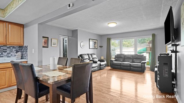 825 Den Hertog Street Sw, City Of Wyoming, MI 49509