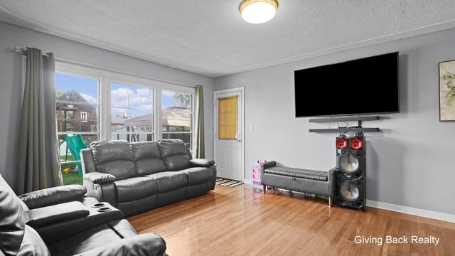 825 Den Hertog Street Sw, City Of Wyoming, MI 49509