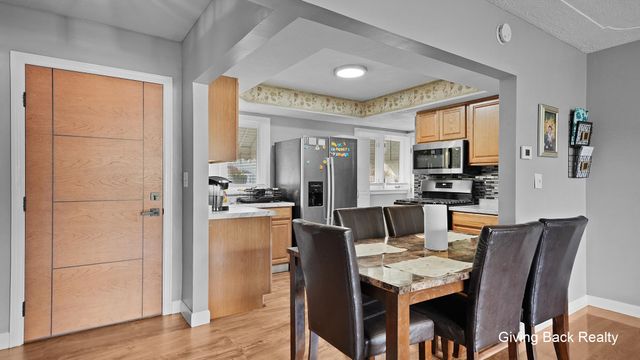 825 Den Hertog Street Sw, City Of Wyoming, MI 49509