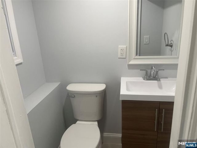 86 Howland Avenue, Teaneck, NJ 07666